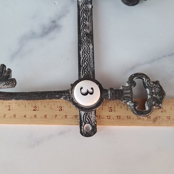 Ornate 3 Hook Wall Mount - Picture 8 of 10